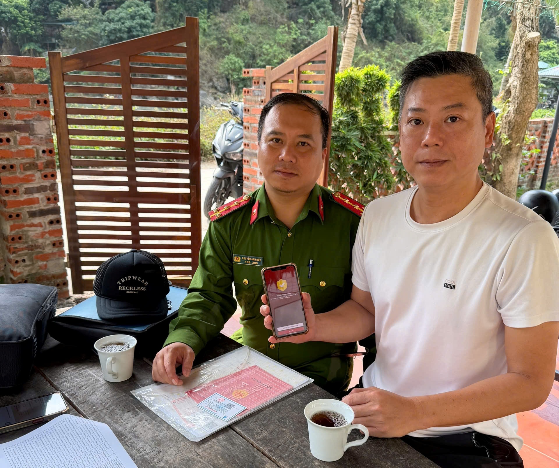 Công an đặc khu Cát Hải: Tích cực tham gia 58 tổ công tác hướng dẫn cài đặt, tích hợp tiện ích trên ứng dụng VNeID